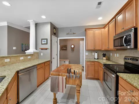 Kitchen - 8665 Edinburgh Square Dr, Cornelius, NC 28031 photo 2 of 2