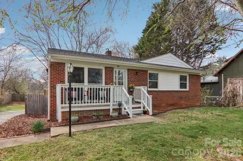 98 Oak Knoll Rd, Asheville, NC 28804