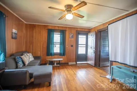 Living - 400 Summit Ave, Spruce Pine, NC 28777 photo 5 of 6