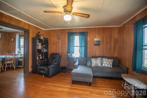 Living - 400 Summit Ave, Spruce Pine, NC 28777 photo 6 of 6