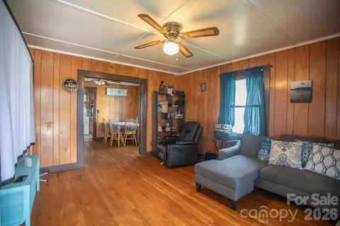 Living - 400 Summit Ave, Spruce Pine, NC 28777 photo 3 of 6
