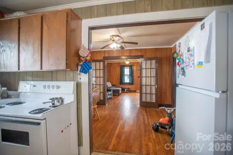 Entry Way - 400 Summit Ave, Spruce Pine, NC 28777 photo 1 of 2