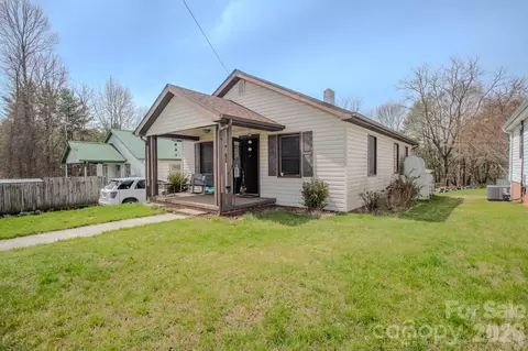 Exterior - 400 Summit Ave, Spruce Pine, NC 28777 photo 3 of 5