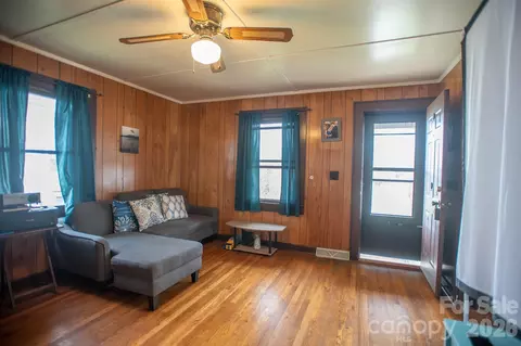 Living - 400 Summit Ave, Spruce Pine, NC 28777 photo 4 of 6