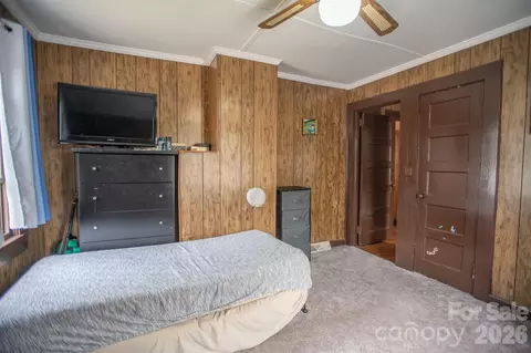 Bedroom - 400 Summit Ave, Spruce Pine, NC 28777 photo 3 of 7