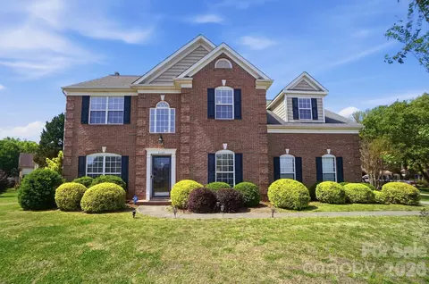 8329 Beardsley Dr, Charlotte, NC 28269