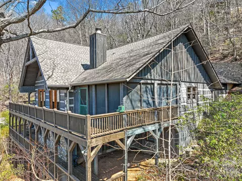 65 Sugar Maple Dr, Mills River, NC 28759
