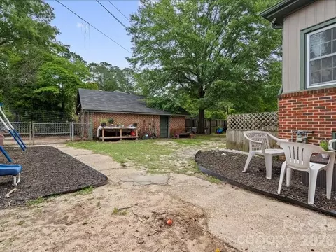 Exterior - 430 3rd St, Cheraw, SC 29520 photo 4 of 8