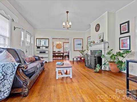 Living - 430 3rd St, Cheraw, SC 29520 photo 2 of 4