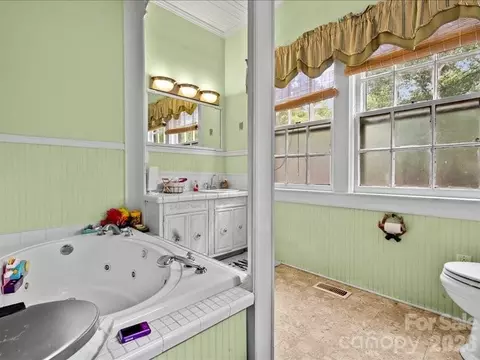 Bath - 430 3rd St, Cheraw, SC 29520 photo 2 of 3