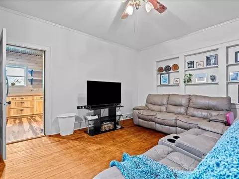 Living - 430 3rd St, Cheraw, SC 29520 photo 3 of 4