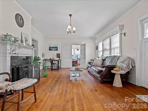 Living - 430 3rd St, Cheraw, SC 29520 photo 1 of 4