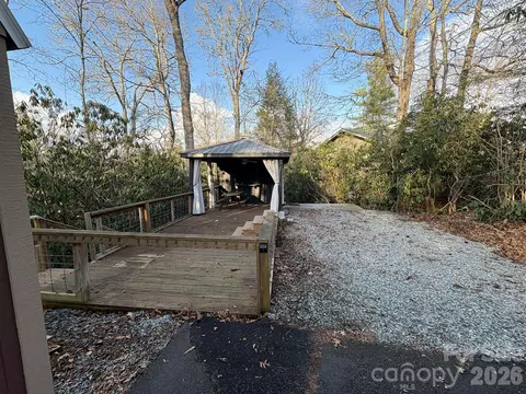157 Hemlock Loop, Newland, NC 28657 photo 2