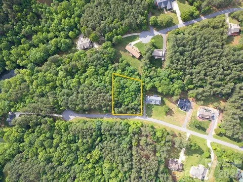 136 Oak Point Ln, Stony Point, NC 27028
