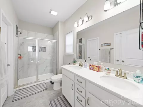 Bath - 777 Alexander Commons Dr, Monroe, NC 28112 photo 3 of 3