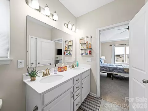 Bath - 777 Alexander Commons Dr, Monroe, NC 28112 photo 2 of 3