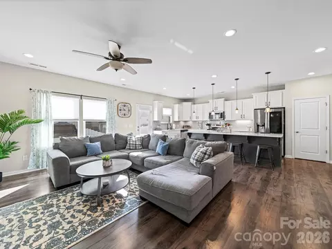 Living - 777 Alexander Commons Dr, Monroe, NC 28112 photo 1 of 2