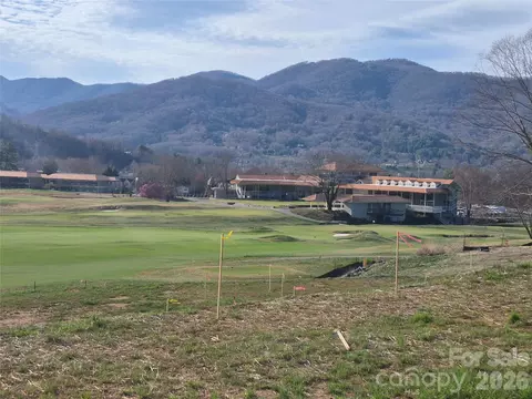 30 Farmer Branch Ln, Waynesville, NC 28786