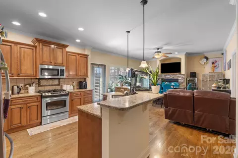 11 Trevors Trl, Asheville, NC 28806