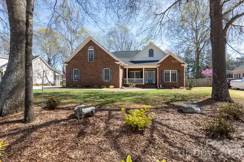 1525 Garrett Landen Dr, Clover, SC 29710