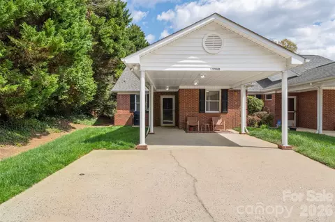 19960 Oak Leaf Cir, Cornelius, NC 28031