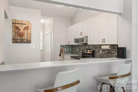 Kitchen - 19960 Oak Leaf Cir, Cornelius, NC 28031 photo 1 of 3