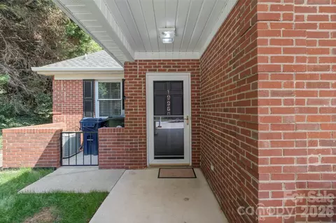 Exterior - 19960 Oak Leaf Cir, Cornelius, NC 28031 photo 2 of 4