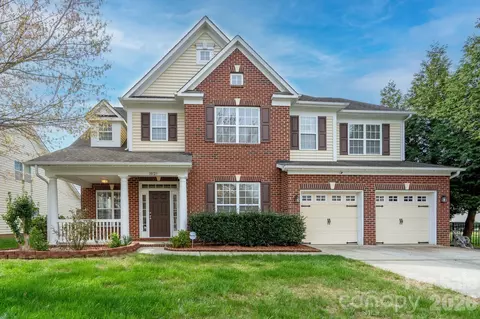 10123 Newtonmore Dr, Charlotte, NC 28278