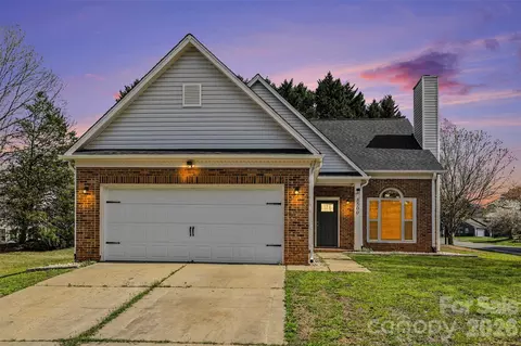 8500 Woodhill Manor Ct, Charlotte, NC 28215
