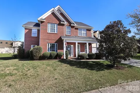 6120 Breckfield Ct, Charlotte, NC 28278