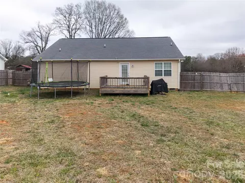 Exterior - 4829 County Home Rd, Conover, NC 28613 photo 2 of 4