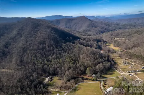 70 Earls Rd, Bryson City, NC 28713