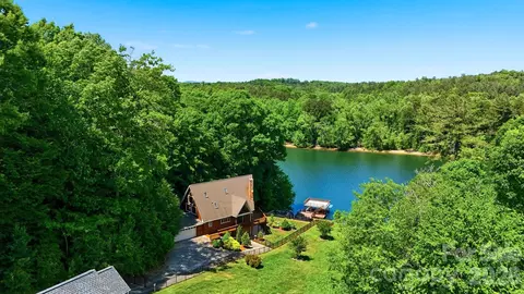 1925 Lake Acres Dr, Hickory, NC 28601