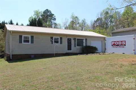 5445 Glenview Dr, Hickory, NC 28602