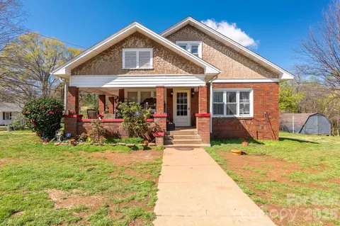 218 W 28th St, Newton, NC 28658