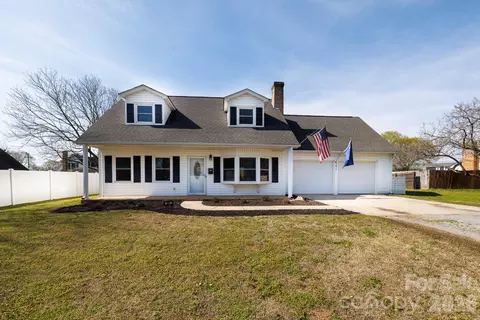 101 Woodland Dr, Clover, SC 29710