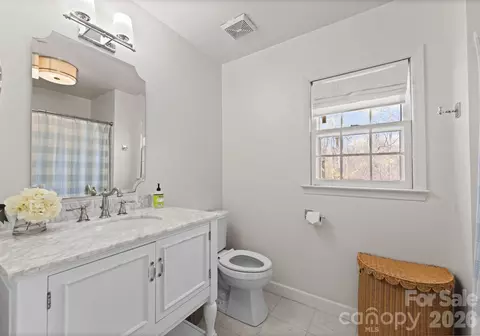 Bath - 3228 Devon Croft Ln, Charlotte, NC 28269 photo 2 of 5