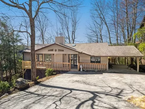 416 Kanasgowa Dr, Brevard, NC 28712
