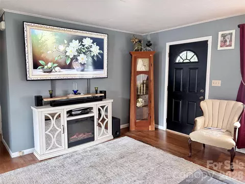 5666 Us 70 E Hwy E, Nebo, NC 28761