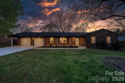 715 Sunridge Dr, Lincolnton, NC 28092