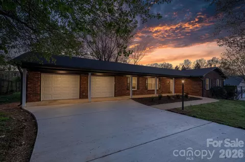 715 Sunridge Dr, Lincolnton, NC 28092