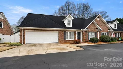 691 Carlton Dr, Gastonia, NC 28054