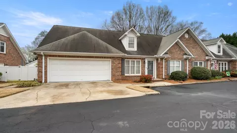 691 Carlton Dr, Gastonia, NC 28054