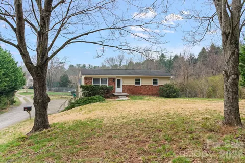 26 Cedar Hill Rd, Asheville, NC 28806