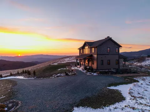 Exterior - 352 Great Sky Dr, Banner Elk, NC 28604 photo 5 of 5