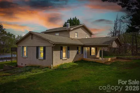 1095 Elm Cir, Granite Falls, NC 28630