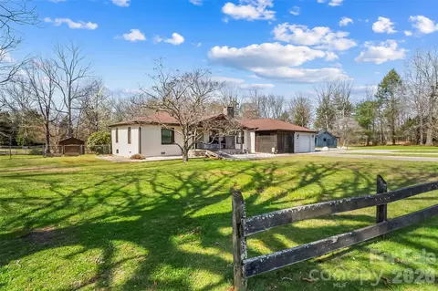 2706 Connelly Springs Rd, Granite Falls, NC 28630