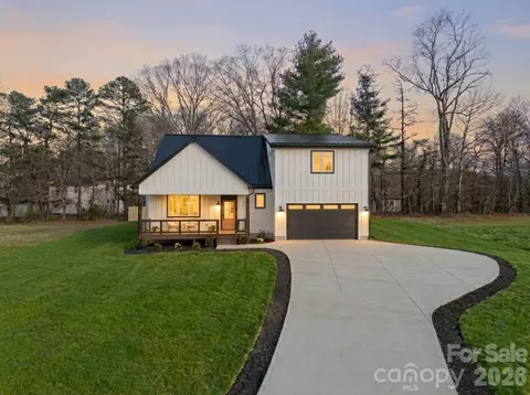 75 Scott Meadows Dr, Asheville, NC 28806