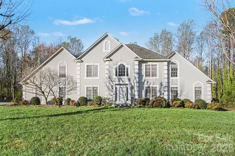 910 Weymouth Dr, Gastonia, NC 28056