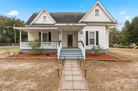 207 Oak Ave, Hamlet, NC 28345